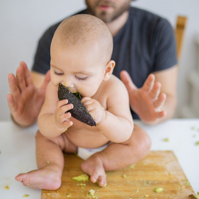 Baby led weaning: Πώς θα φάνε τα μωρά το αβοκάντο ανά ηλικία