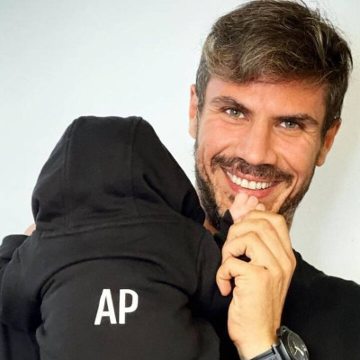 Άκης Πετρετζίκης: Θα λιώσεις! Η απίθανη φώτο του γιου του, Αχιλλέα με κοστούμι!