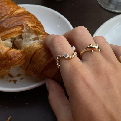 Shopping time! Τα ωραιότερα χρυσά δαχτυλίδια για να κάνεις level up στις εμφανίσεις σου