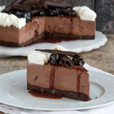 Άκης Πετρετζίκης: Cheesecake black forest