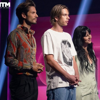 GNTM 4: Η πόζα του Ναπολέοντα δίχασε το Twitter! Τους θύμισε την ταινία του Εξορκιστή