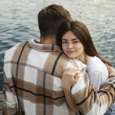 4 σημάδια που δείχνουν ότι η ζήλια του τον έχει... κυριεύσει