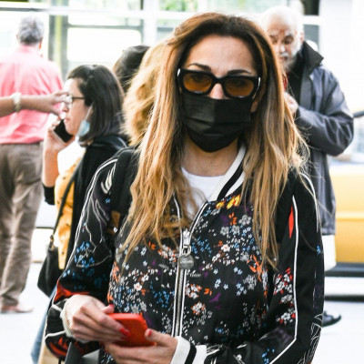 Δέσποινα Bανδή: Οι αγορές στο κέντρο, τα απίθανα παπούτσια της και το τσιμπολόγημα στο δρόμο