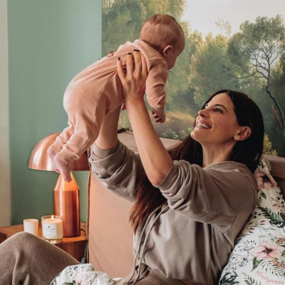 Χριστίνα Μπόμπα: Ξύπνησε μέσα στη νύχτα 3 φορές - Οι αναρτήσεις με τα μωρά