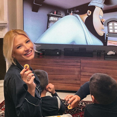 Φαίη Σκορδά: Άρχισε σιγά σιγά να στολίζει - Δείτε το χριστουγεννιάτικο δέντρο της