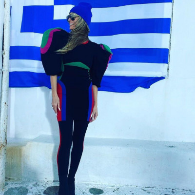 Η Heidi Klum με φόντο την ελληνική σημαία! Η ιστορία του μοντέλου με το πιο «χαμογελαστό» Instagram