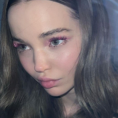 Η Dove Cameron άλλαξε χρώμα μαλλιών - She is a brunette!