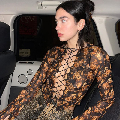 Dua Lipa: Τα 5 μυστικά της για αψεγάδιαστη επιδερμίδα