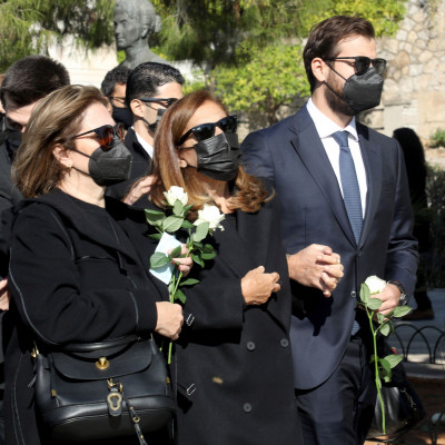 Κηδεία Χρήστου Κυριαζή: Τα βλέμματα στραμμένα στον γιο του τραγουδιστή  (photos)