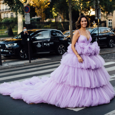 Feel-Good Fashion: 10 ρούχα που σου φτιάχνουν τη διάθεση