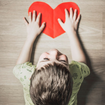 Ημέρα Κατά της Κακοποίησης των Παιδιών: Τα σημάδια που προκαλούν συναγερμό και το προφίλ των θυτών