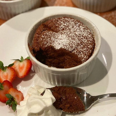 Φοιτητικό σπίτι: Σπιτικό σουφλέ σοκολάτας για όλη την παρέα - Πώς θα το φτιάξεις