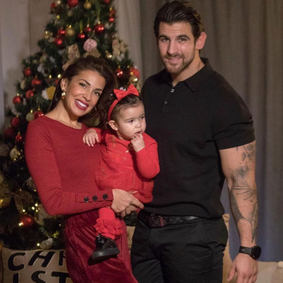 Ελένη Χατζίδου: Στόλισε το χριστουγεννιάτικο δέντρο με την Μελίτα (vid)