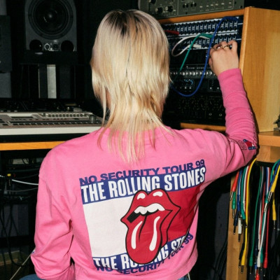 I’M WITH THE BAND: Η Τοmmy ανατρέχει στο μουσικό DNA της για τη νέα της συλλογή