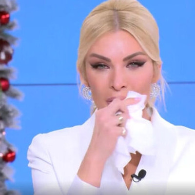 Πνιγμένη στα κλάματα η Κατερίνα Καινούργιου -  Το ατύχημα στην οικογένεια και η αποκάλυψη