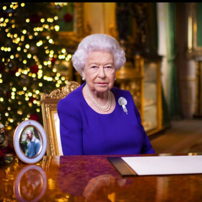 Το χριστουγεννιάτικο δέντρο της βασίλισσας Ελισάβετ θα σε αφήσει με το στόμα ανοιχτό!