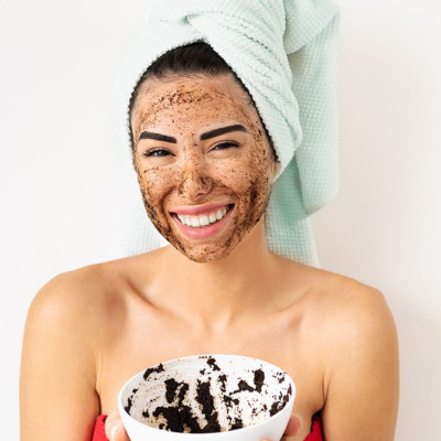 Καφές: 4 χρήσεις για την περιποίηση των μαλλιών και της επιδερμίδας (εικόνες)