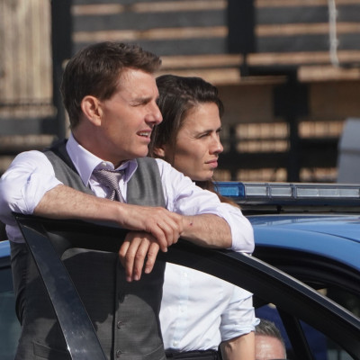 O Tom Cruise ακροβατεί στον αέρα- Σε φτερό αεροπλάνου ο star στα γυρίσματα του Mission Impossible