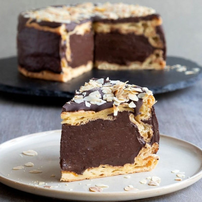 Άκης Πετρετζίκης: Τούρτα εκλέρ