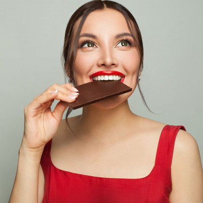 Μαύρη σοκολάτα: Τα οφέλη για τη σωματική και την ψυχική υγεία (εικόνες)