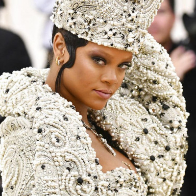 Γιατί τα Barbados έδιωξαν την Ελισάβετ και ανέβασαν στον θρόνο τη Rihanna - Τι λέει ο Κάρολος