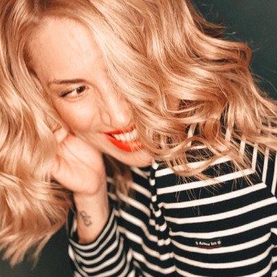 H Μαρία Ηλιάκη και το ριγέ crop top της είναι ό,τι πιο cool θα δεις σήμερα