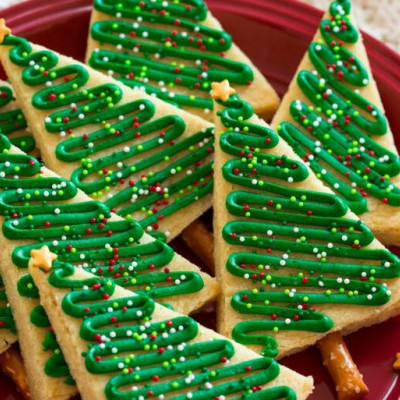 Καιρός να φτιάξεις κι εσύ τα πιο χριστουγεννιάτικα cookies σε σχήμα δέντρου!