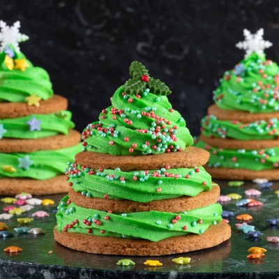 Άκης Πετρετζίκης: Μπισκότα χριστουγεννιάτικο δέντρο