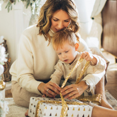 Έρευνα: Πού κρύβουν οι γονείς τα χριστουγεννιάτικα δώρα και πού ψάχνουν τα παιδιά