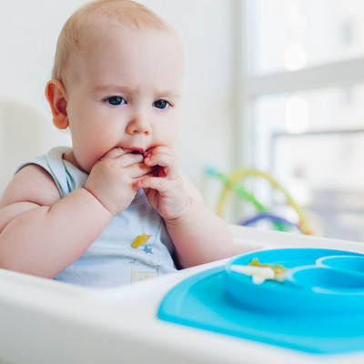 Πώς θα μάθει το παιδί να τρώει μόνο του