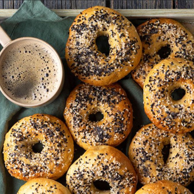 Άκης Πετρετζίκης: Bagels