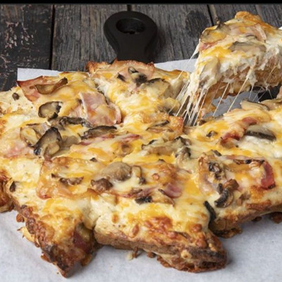 Άκης Πετρετζίκης: Πίτσα express καρμπονάρα