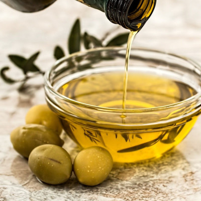 Όλοι οι πιθανοί τρόποι με τους οποίους μπορεί ένα ελαιόλαδο να… απογειώσει τη μαγείρισσα μέσα σου!