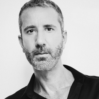 Beauty with a sense of duty Xmas edition! Όλα για το γιορτινό μακιγιάζ με τον Μάνο Βυνιχάκη