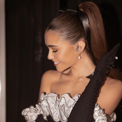 Merry Christmas, girl! Ψάχνεις χτένισμα για το βράδυ; Sleek ponytail και θα είσαι super hot