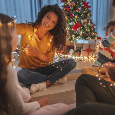 Γιατί η πιο υπέροχη εποχή του χρόνου είναι η πιο αγχωτική περίοδος για τις μαμάδες;