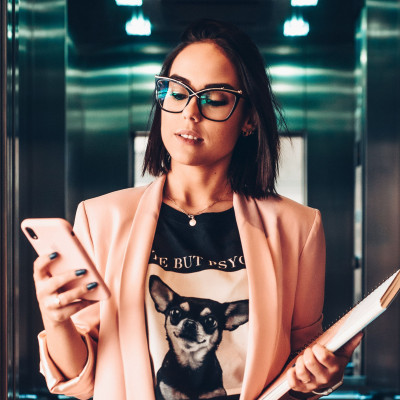 Το χρώμα των ρούχων που φοράμε επηρεάζει την ψυχολογία μας; Όλη η αλήθεια