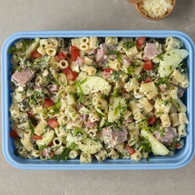 Άκης Πετρετζίκης:  Μακαρονοσαλάτα με ζαμπόν