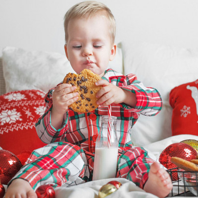 Ρεβεγιόν στο σπίτι: Τι μπορεί να φάει το νήπιο στο γιορτινό τραπέζι