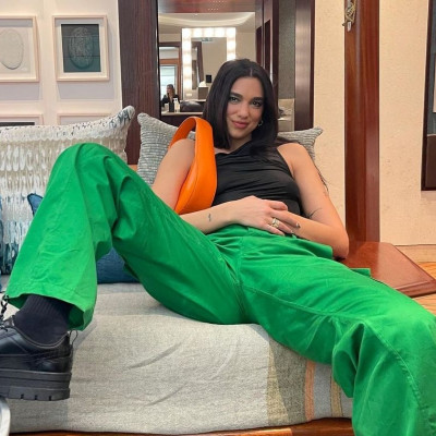 Dua Lipa είσαι έμπνευση! Το 70s μανικιούρ που αξίζει να αντιγράψεις