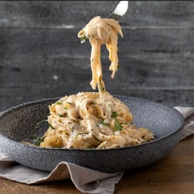 Άκης Πετρετζίκης: Σπιτικά λιγκουίνι cacio e pepe