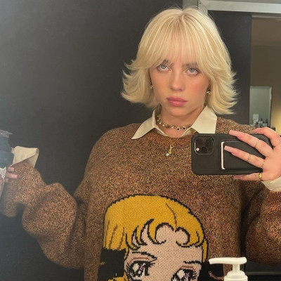 H Billie Eilish άλλαξε μαλλιά και κανείς δεν το παρατήρησε (photos)