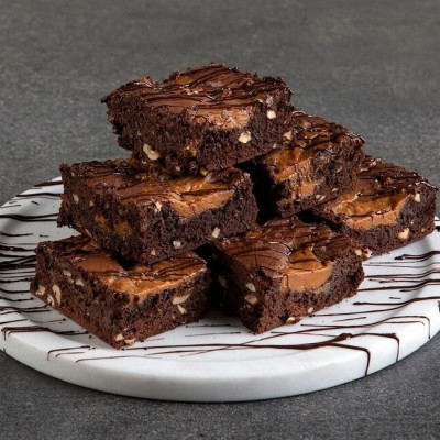 Άκης Πετρετζίκης: Brownies με καραμέλα