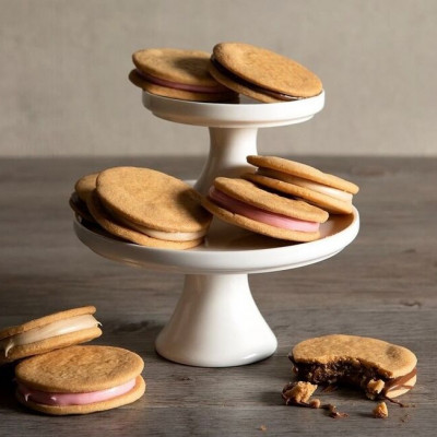 Άκης Πετρετζίκης: Μπισκότα βουτύρου με 4 υλικά