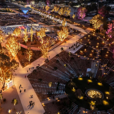 Παραμένει η λαμπερή ατμόσφαιρα στο Experience Park του Ελληνικού