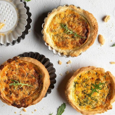 Άκης Πετρετζίκης: Ατομικές κις λορέν