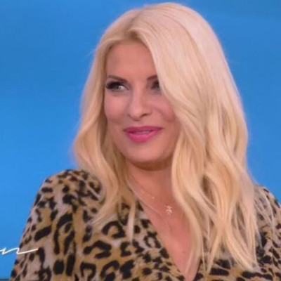 Ελένη Μενεγάκη: Θέλει να ακούει το "σ' αγαπώ" από τον Μάκη της και το παραδέχτηκε δημόσια