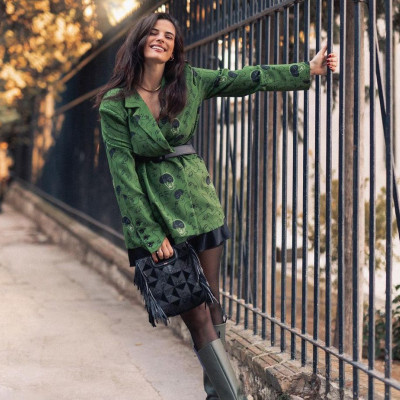 Κάντο όπως η Χριστίνα Μπόμπα! Τo χακί επιστρέφει δυναμικά το 2022 (Shopping list)