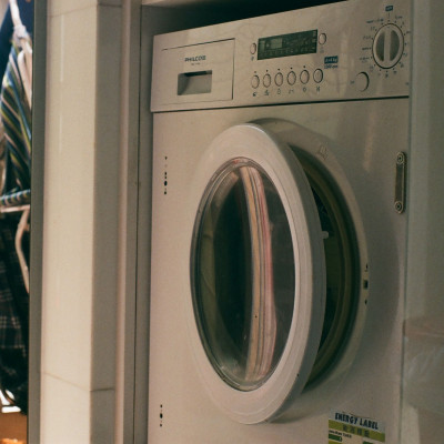 Το laundry stripping είναι το νέο trend για πραγματικά καθαρά ρούχα! Θα εντυπωσιαστείς