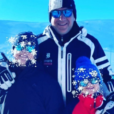 Γιώργος Λιάγκας: Οι απίθανες φώτο με τους γιους του και το νέο μέλος της οικογένειας